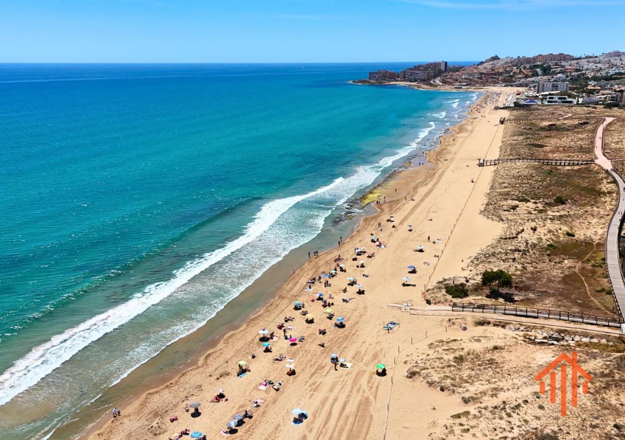 Chalet En La Mata A 50 Metros De La Playa 또레비에하 외부 사진